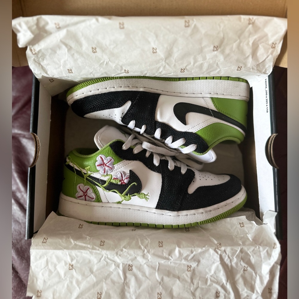 S0LD - Authentic Air Jordan 1 Low SE “Floral” w/ Original Box